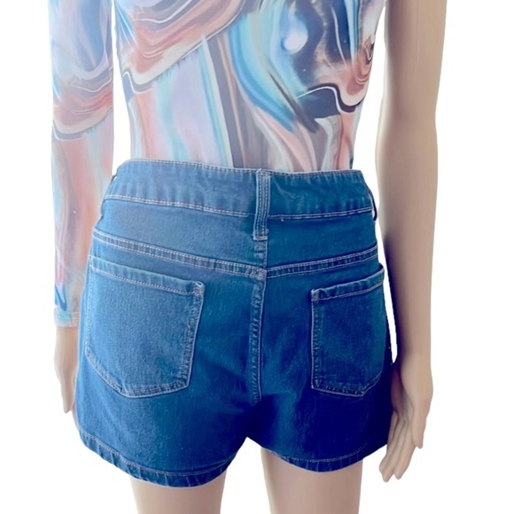 𝅺Faded Glory jean shorts - Picture 6 of 8